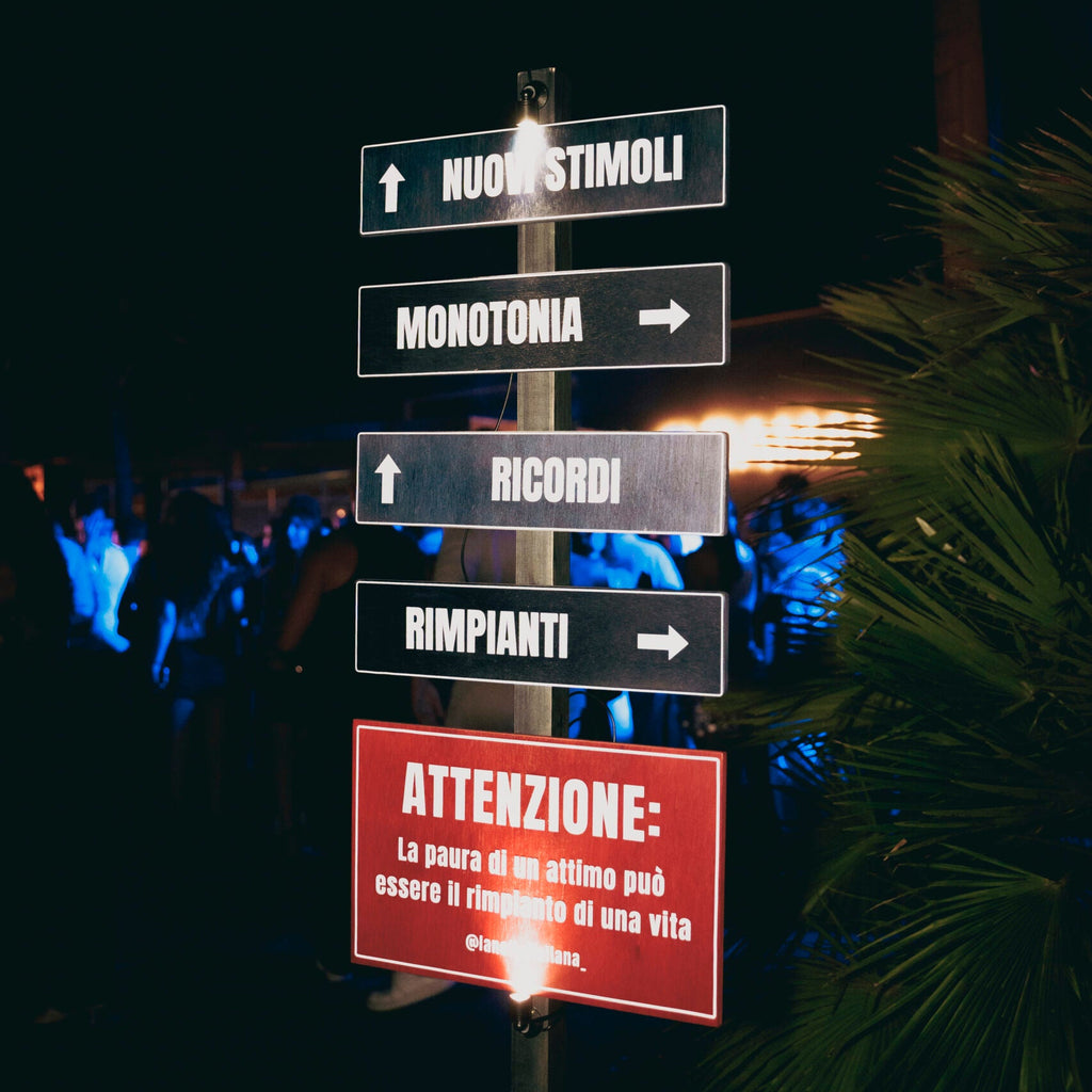 Segnaletica Scenografica Personalizzata